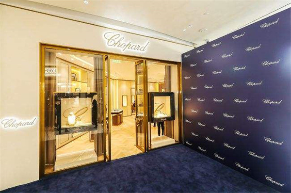 蕭邦手表表帶太緊解決方法是什么(圖) 蕭邦手表表帶太緊解決方法是什么(圖)